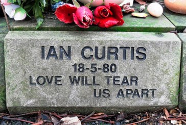 Ian Curtis a 33 años de su partida